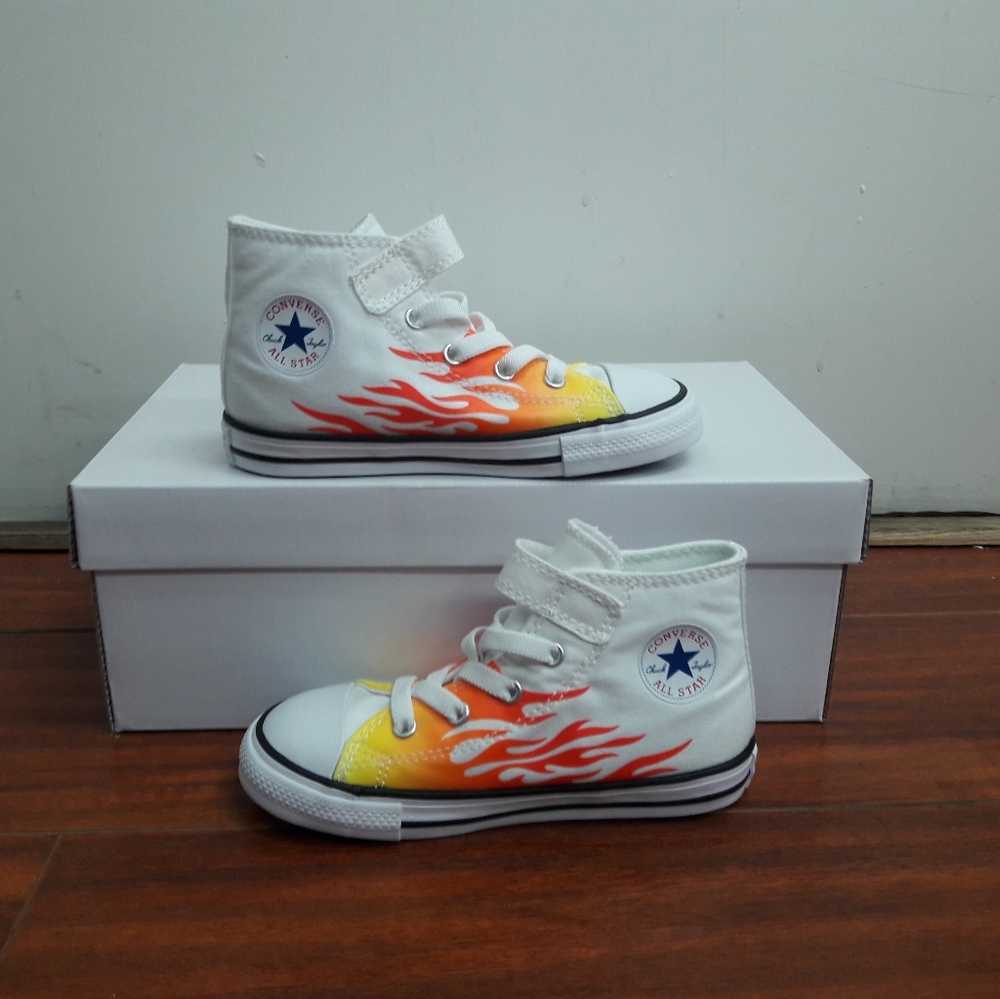 Converse - Picture 2 of 4